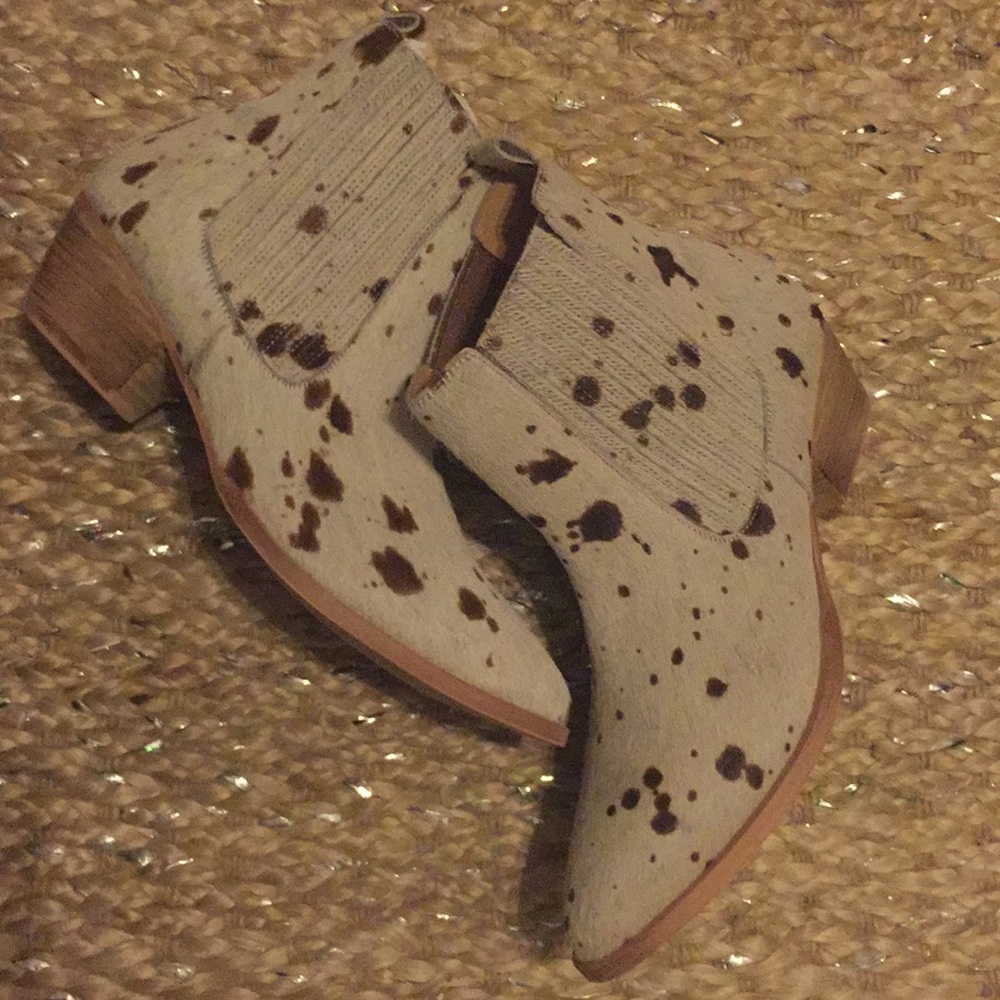 Cowboy pointed heeled boots